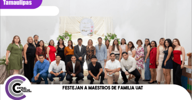 Festejan a maestros de Familia UAT