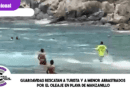 Guardavidas rescatan a turista y a menor arrastrados por el oleaje en playa de Manzanillo
