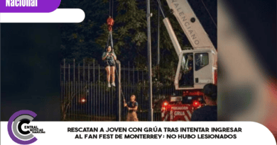 Rescatan a joven con grúa tras intentar ingresar al Fan Fest de Monterrey; no hubo lesionados Rescatan a joven con grúa tras intentar ingresar al Fan Fest de Monterrey; no hubo lesionados