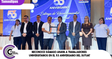 Reconoce Dámaso Anaya a trabajadores universitarios en el 53 Aniversario del SUTUAT Reconoce Dámaso Anaya a trabajadores universitarios en el 53 Aniversario del SUTUAT