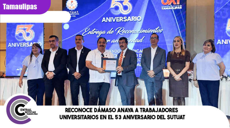 Reconoce Dámaso Anaya a trabajadores universitarios en el 53 Aniversario del SUTUAT Reconoce Dámaso Anaya a trabajadores universitarios en el 53 Aniversario del SUTUAT